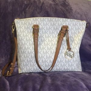 Michael Kors Vanilla Signature Jet Set Handbag